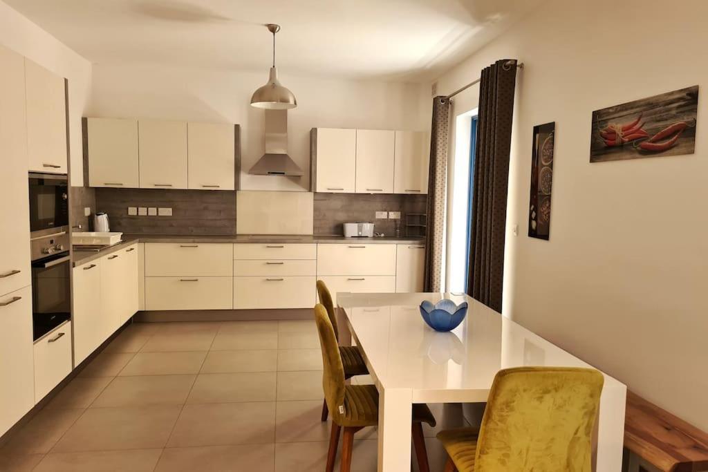 Ferienwohnung Cozy Inside.City & Beach Outside Sliema Exterior foto