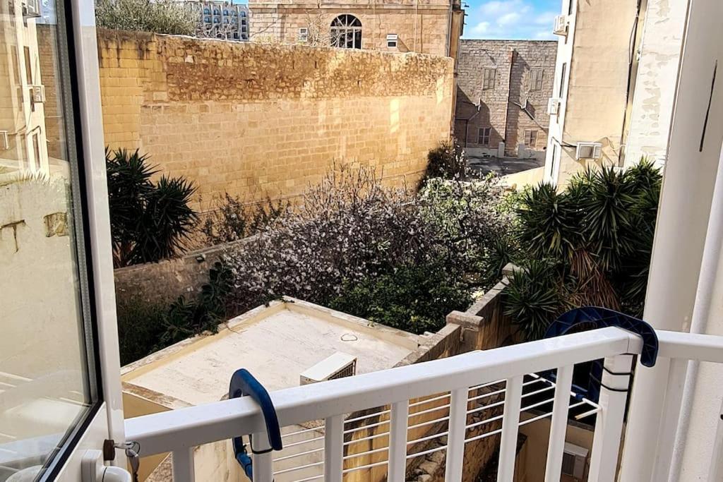 Ferienwohnung Cozy Inside.City & Beach Outside Sliema Exterior foto